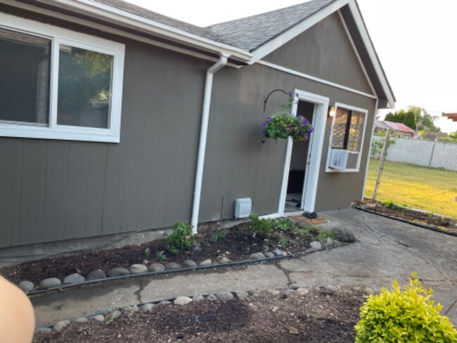 Building Photo - 8721 SE 67th Ave
