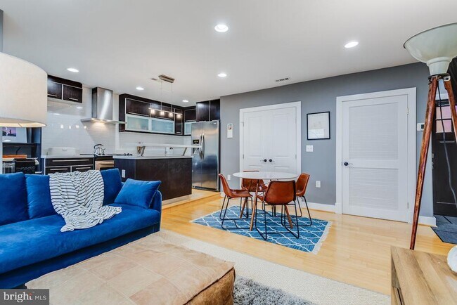 Foto del edificio - 1220 Holbrook Terrace NE