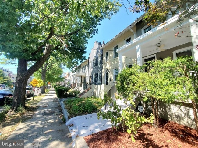 Building Photo - 709 Shepherd St NW