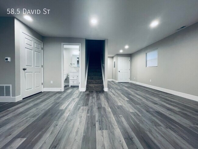 Foto del edificio - 2-Bedroom Duplex Where Everything is new!