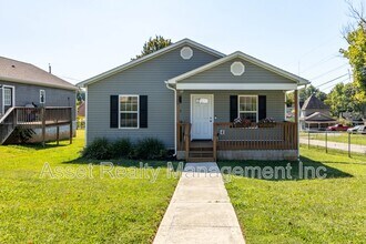 Building Photo - 524 Midlake Dr NE