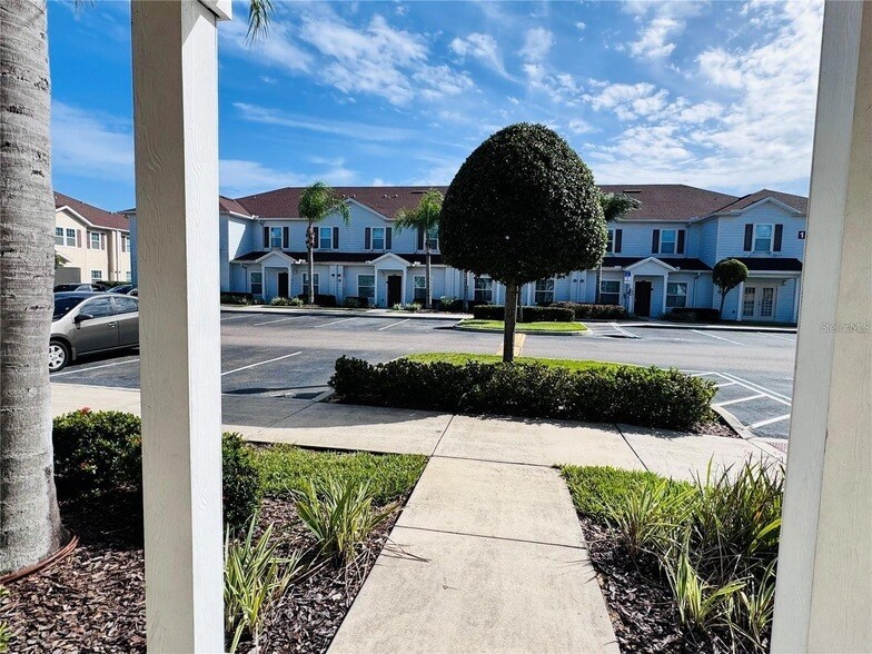 Building Photo - 8931 Shine Dr