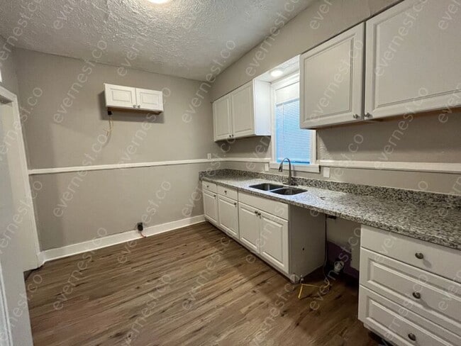 Building Photo - 309 Dunbar St