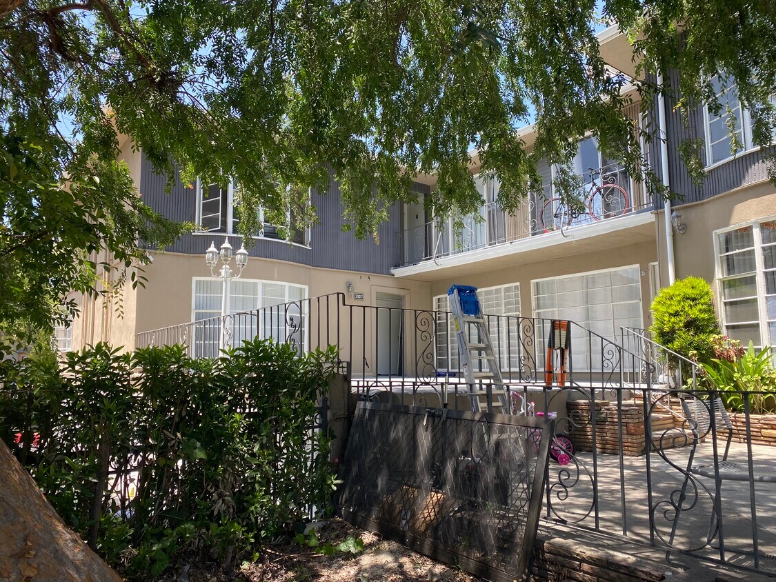 218 Apartments for Rent in Mid City, CA Westside Rentals