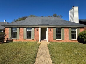 Building Photo - 2017 Station Ct