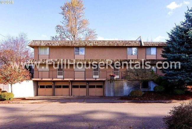 Building Photo - 825 Stephens Dr
