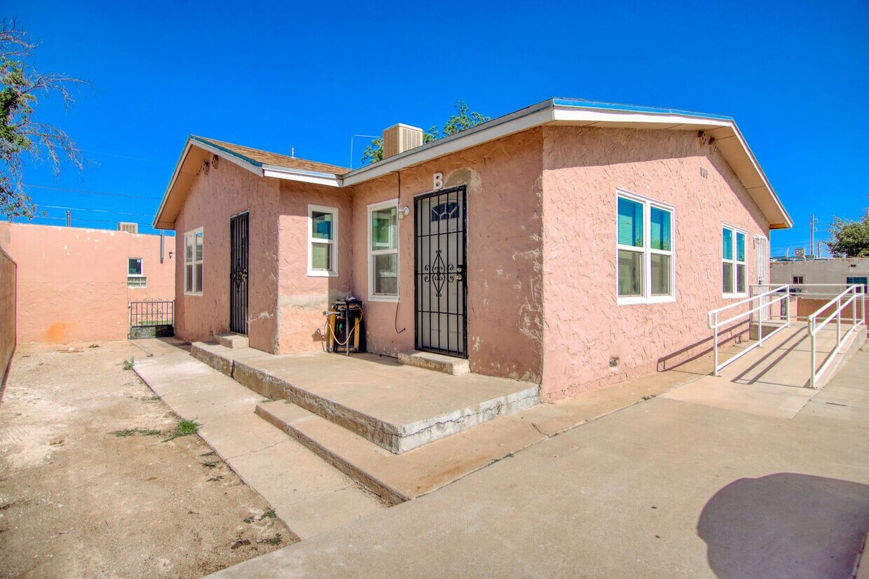 Primary Photo - N Valencia Pl