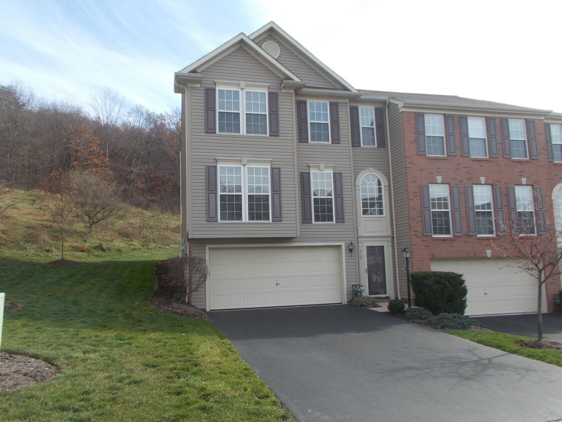 710 Bush Dr, Mars, PA 16046 Townhome Rentals in Mars PA