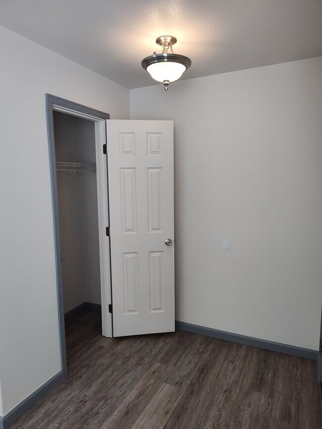 Building Photo - ALL PROSPECTIVE TENANTS MUST SUBMIT A $58 NON-REFUNDABLE APPLICATION FEE PER APPLICANT ONLINE AND...