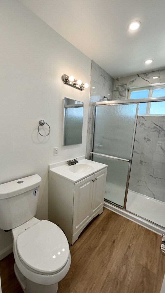 Foto del edificio - 323 E Chestnut St
