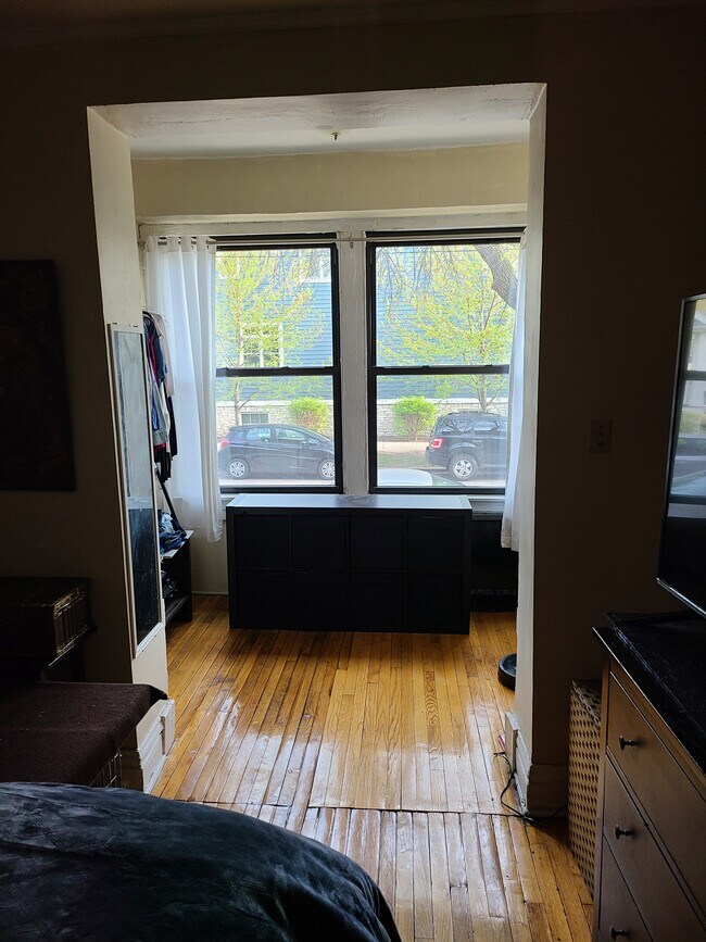 Foto del edificio - 2204 W Berteau Ave
