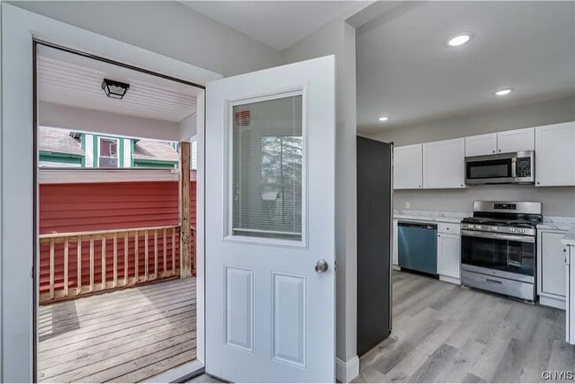 Building Photo - 135 N Washington St