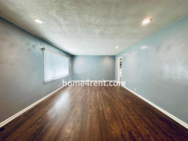 Building Photo - A Fantastic Ranch Home in Olathe with Wood...