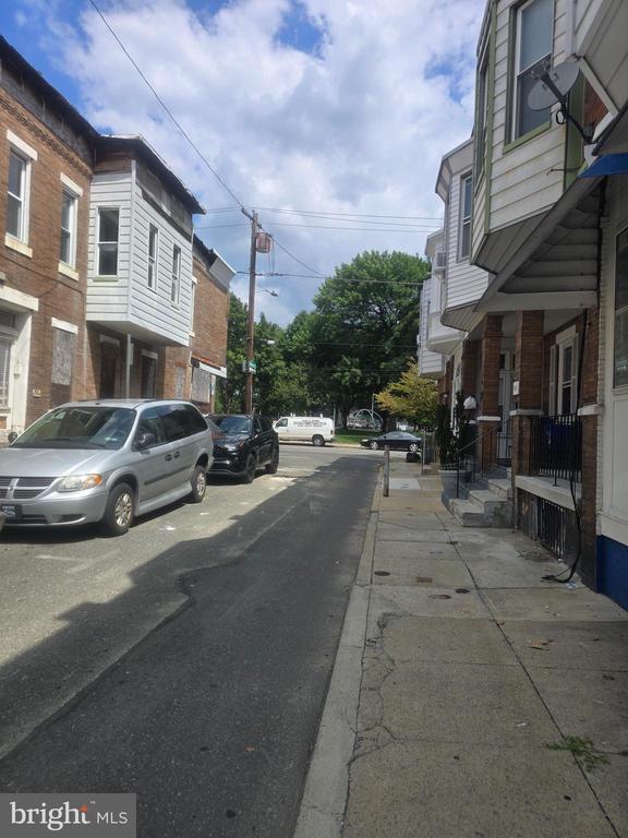 Building Photo - 556 N Wanamaker St