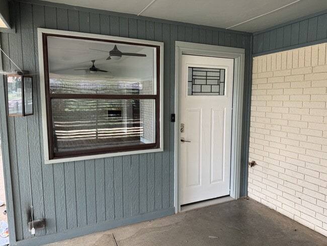 Building Photo - 2820 Sunnybrook Ln