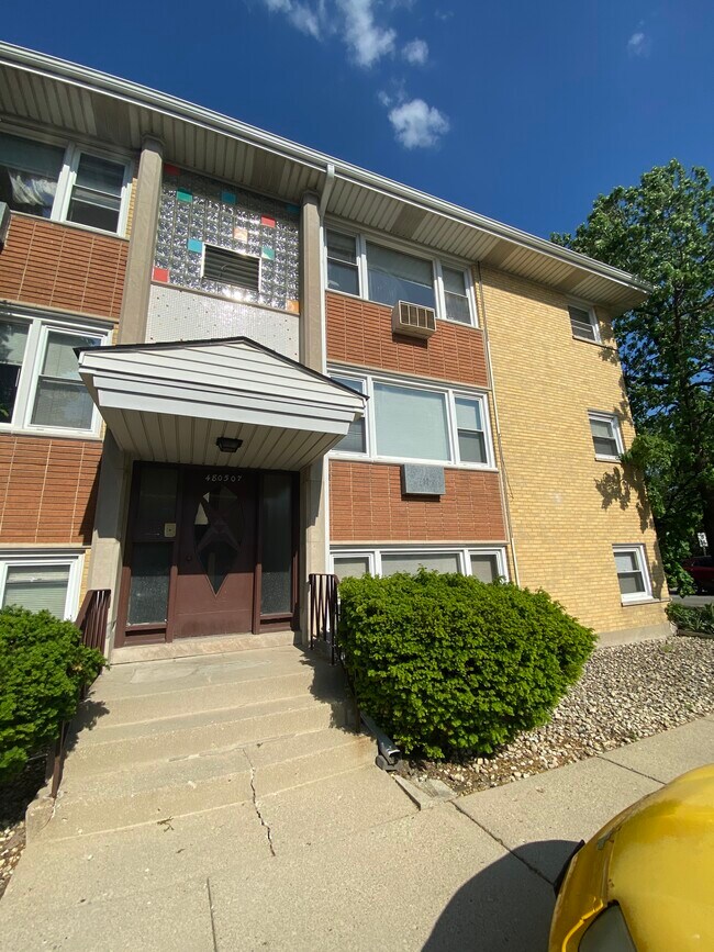 Building Photo - 4811 N Normandy Ave