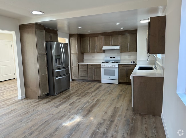 Building Photo - 1210 Palomar Ter