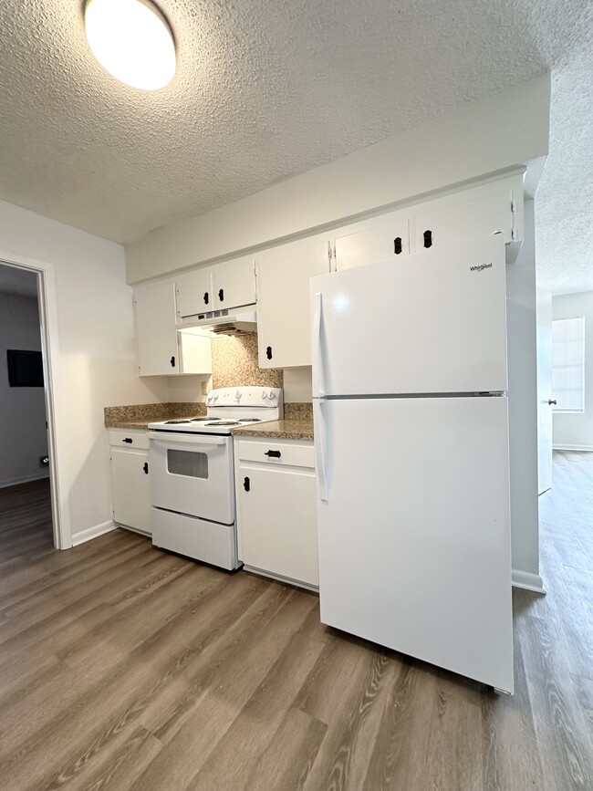 Building Photo - 308 Cottonwood Dr