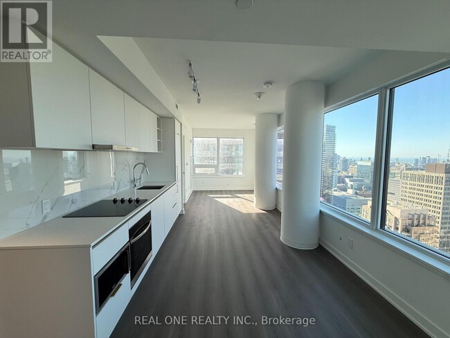 Photo du bâtiment - 8 Wellesley St W