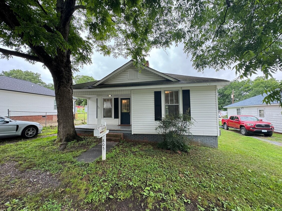 Primary Photo - Cute 1 bedroom 1 bathroom home. Very close...