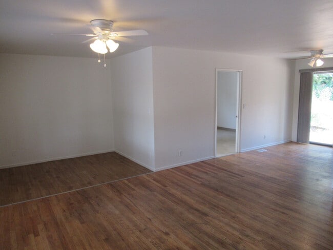 Foto del edificio - Three Bedroom Home in South Salem