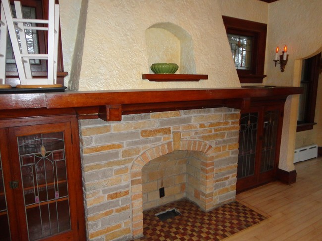 Building Photo - Brick Bungalow in Fox Point for Rent
