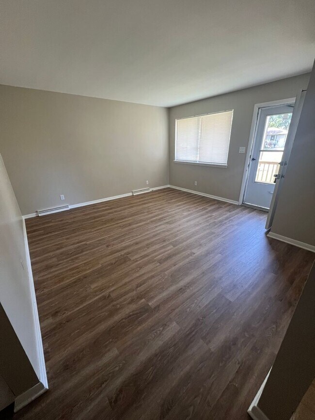 Foto del edificio - Updated, 2 Bedroom Ranch with Full Basement