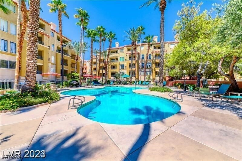 Primary Photo - 230 E Flamingo Rd