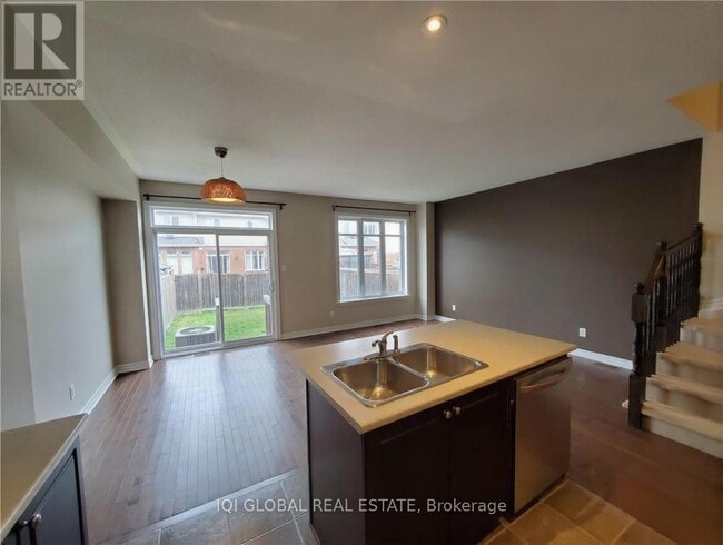 Building Photo - 211 Jersey Tea Cir