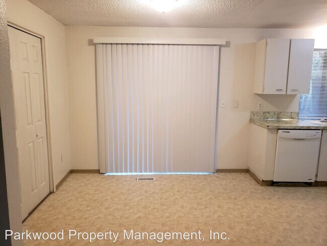 Foto del edificio - 10028-10030 Farwest Dr SW