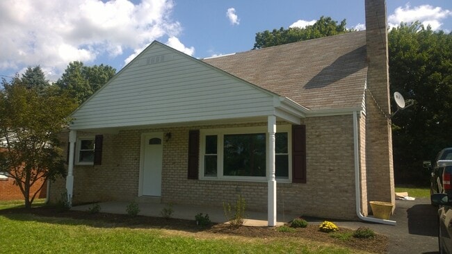 Building Photo - 1079 Acri Dr