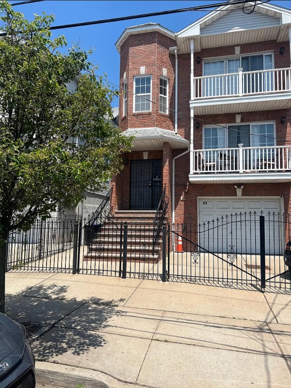 Building Photo - 30 Gillette Pl