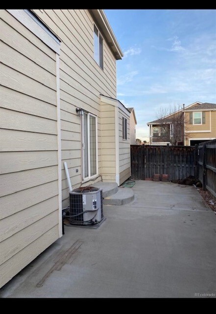 Building Photo - 4113 W Kenyon Ave