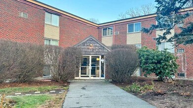 Building Photo - 17 Weld St