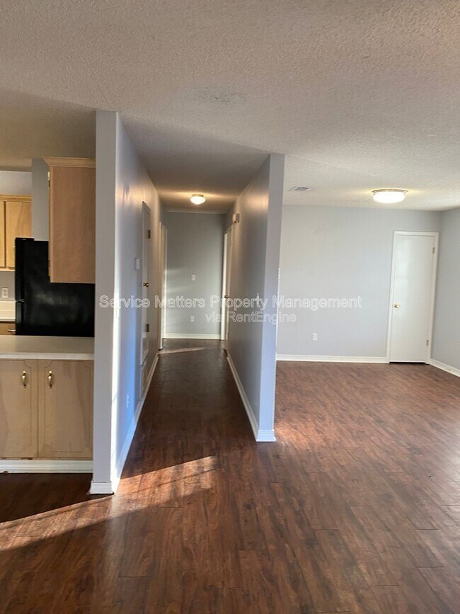 Foto del edificio - 5746 Rolling Hills Dr