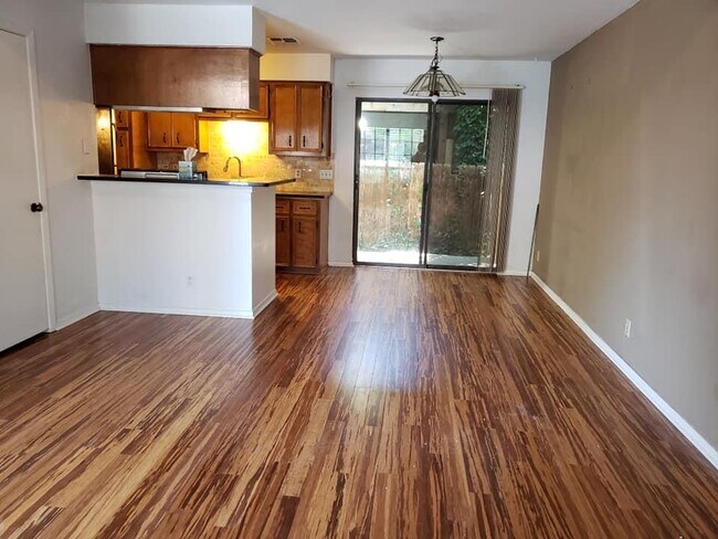 Foto del edificio - 5604 Woodrow Ave