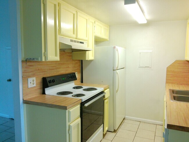 Foto del edificio - 5723 Crestmore Dr