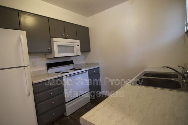 Building Photo - 639 Hoopes Ave