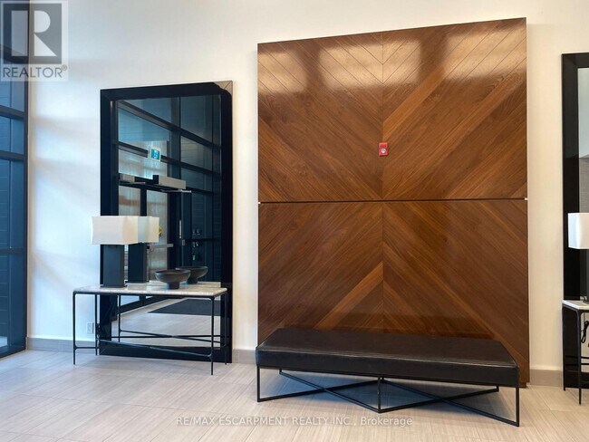 Building Photo - 102 Grovewood Common