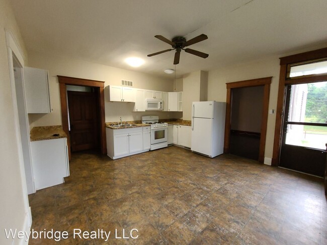 Building Photo - 3 br, 1.5 bath House - 321 Walnut St