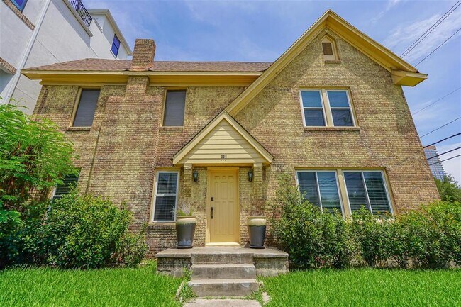 Building Photo - 302 W Saulnier St