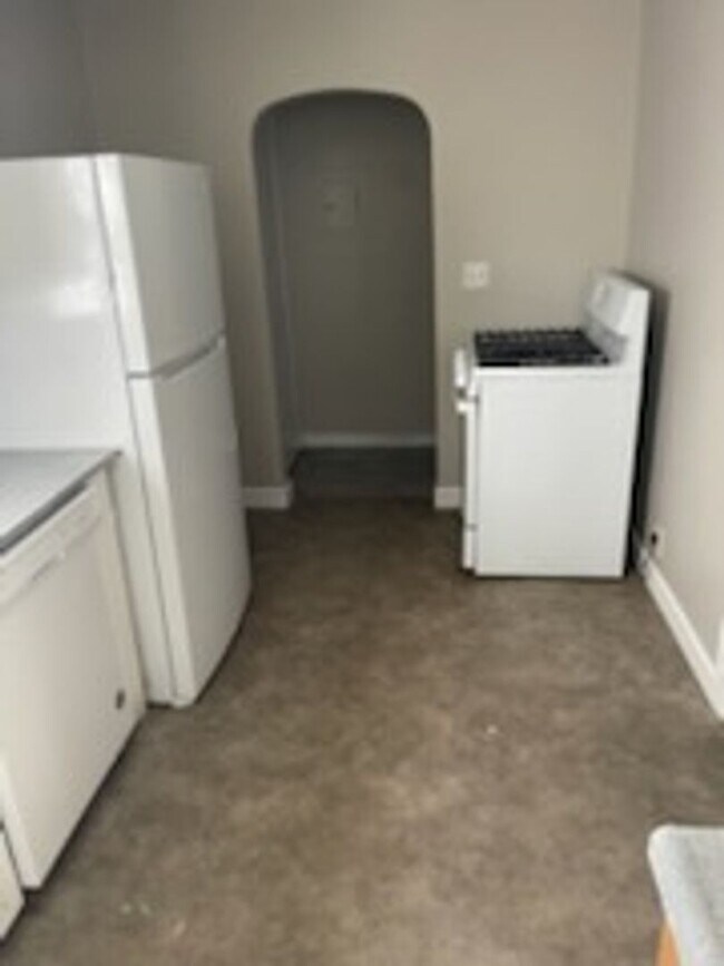 Building Photo - BELOW MARKET RENT!