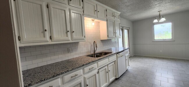 Foto del edificio - 3517 N Glenoaks Dr