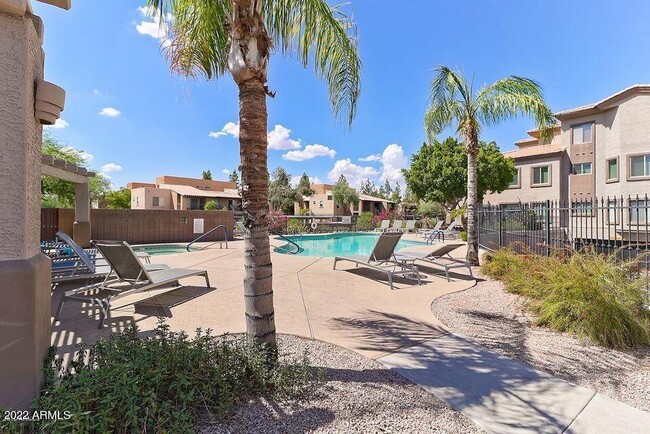 Foto del edificio - 14000 N 94th St