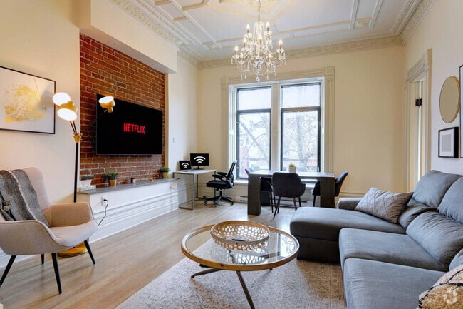 Building Photo - 3831 R. Saint-Denis
