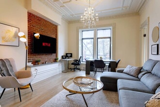 Building Photo - 3831 R. Saint-Denis