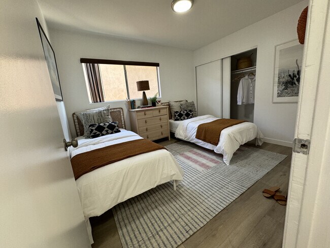 Habitaciones compartidas sin amueblar - 1286 W Adams Blvd