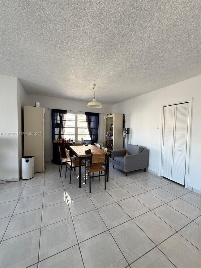 Foto del edificio - 500 Bayview Dr