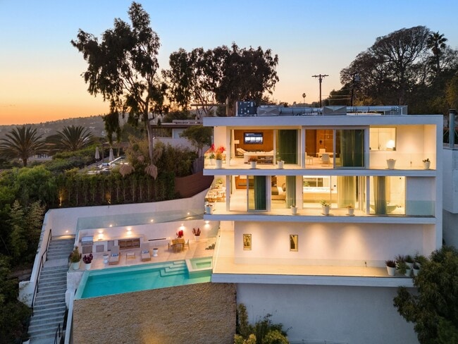 Building Photo - 9894 Beverly Grove Dr