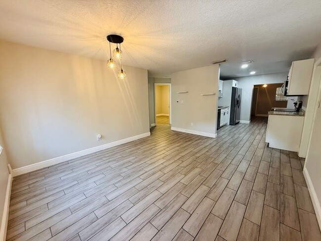 Building Photo - 4203 E Yukon St